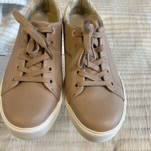 Naturalizer Women's Tan Sneakers 6.5 wide leather